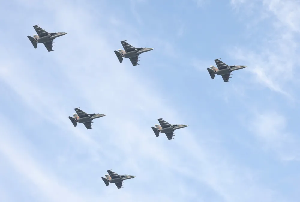 Biên đội SU-30Mk2 bay trình diễn trong ngày tổng hợp luyện đại lễ A80. Ảnh: QUANG PHÚC Z3a.jpg
