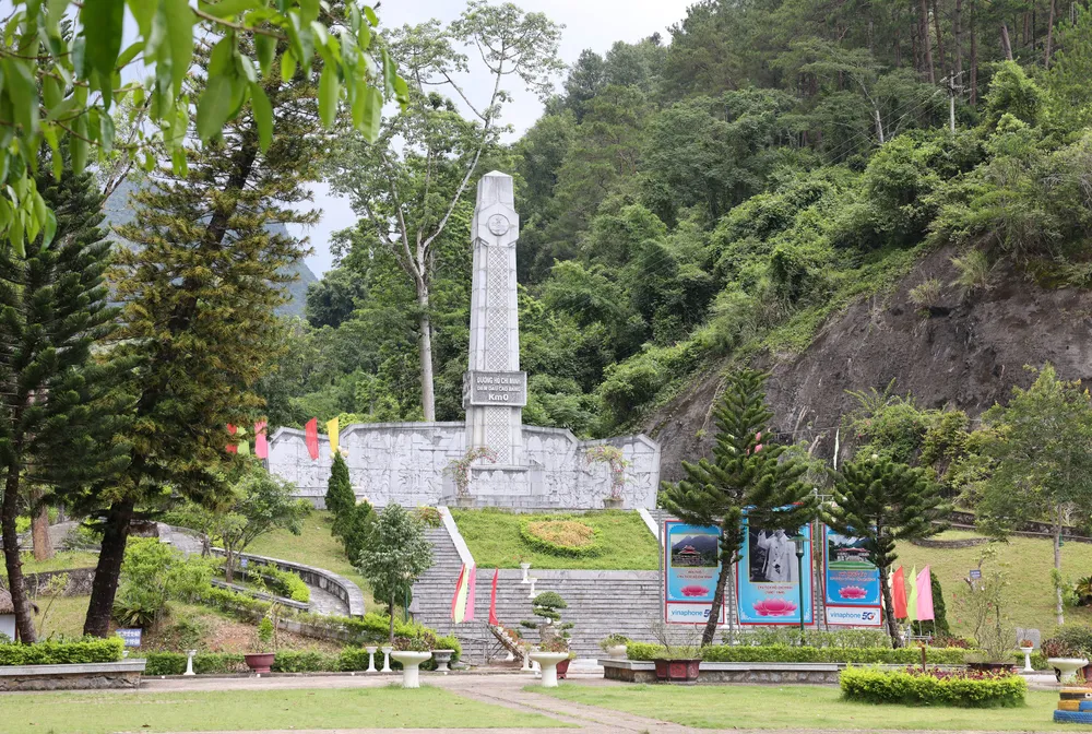 Cột mốc Km0 đường Hồ Chí Minh ở quảng trường trung tâm Khu Di tích quốc gia đặc biệt Pác Bó. Ảnh: QUANG PHÚC %3a.jpg