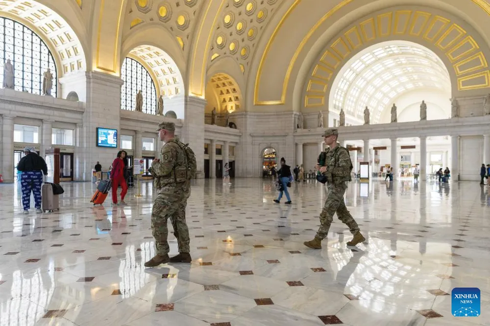 Lực lượng Vệ binh quốc gia tuần tra tại thủ đô Washington D.C. Ảnh: XINHUA F8B.jpg