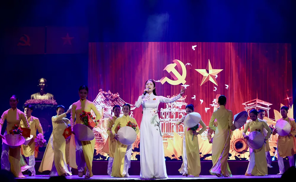 Chương trình nghệ thuật tại lễ kỷ niệm. Ảnh: DŨNG PHƯƠNG X3a.jpg