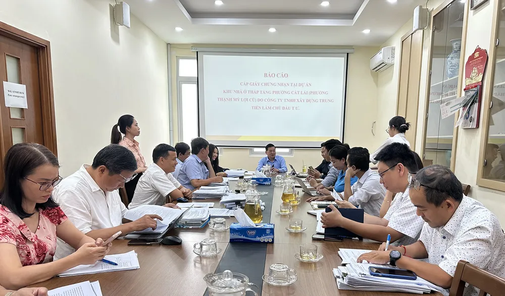 Buổi làm việc của Tổ Công tác 5013 thực hiện giải quyết vướng mắc cấp sổ hồng cho các dự án phát triển nhà ở thương mại tại TPHCM X5b.jpg