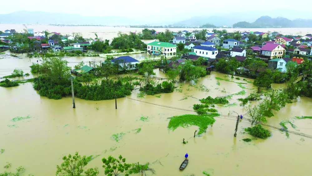Nhiều xóm làng ở xã Lam Thành, tỉnh Nghệ An bị ngập sâu trong nước. Ảnh: DUY CƯỜNG - DƯƠNG QUANG &1a.jpg