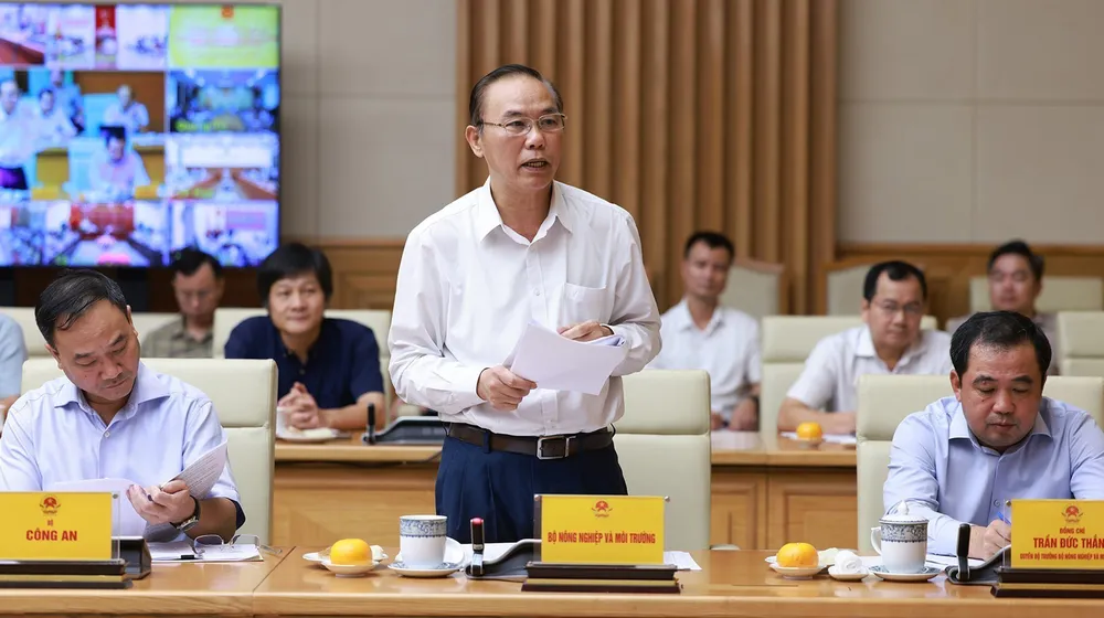 Thứ trưởng Bộ NN-MT Phùng Đức Tiến báo cáo tình hình xử lý vi phạm khai thác hải sản bất hợp pháp H1c.jpg