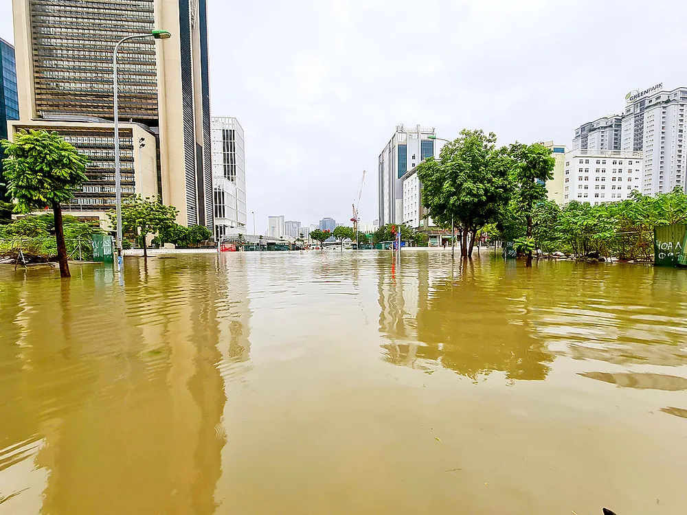 Nước ngập đường Dương Đình Nghệ (Hà Nội) ngày 7-10 H7a.jpg