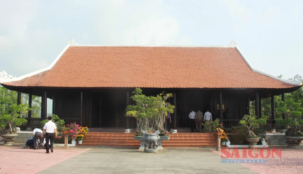 Nhà tưởng niệm, nơi thắp hương tưởng nhớ 504 thường dân Sơn Mỹ bị thảm sát. Ảnh: NGUYỄN TRANG Nhà tưởng niệm, nơi thắp hương tưởng nhớ 504 thường dân Sơn Mỹ bị thảm sát. Ảnh: NGUYỄN TRANG