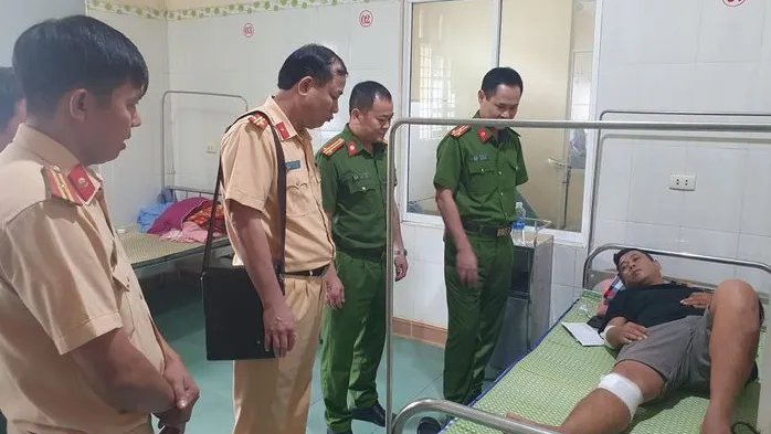 Đại úy Hồ Văn Huỳnh đang điều trị tại bệnh viện Đại úy Hồ Văn Huỳnh đang điều trị tại bệnh viện