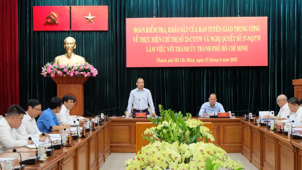 Quang cảnh buổi làm việc Quang cảnh buổi làm việc