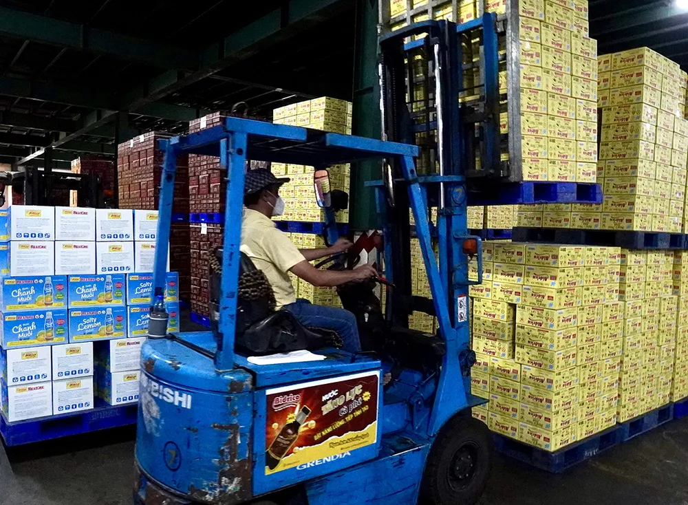 Công ty TNHH SX-TM Tân Quang Minh - BIDRICO, Khu công nghiệp Vĩnh Lộc, huyện Bình Chánh, TPHCM chuẩn bị hàng hóa bán ra thị trường. Ảnh: HOÀNG HÙNG Công ty TNHH SX-TM Tân Quang Minh - BIDRICO, Khu công nghiệp Vĩnh Lộc, huyện Bình Chánh, TPHCM chuẩn bị hàng hóa bán ra thị trường. Ảnh: HOÀNG HÙNG