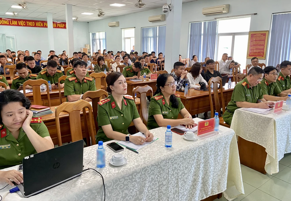 Lãnh đạo các đơn vị tại hội nghị