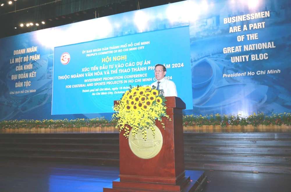 Đồng chí Phan Văn Mãi, Chủ tịch UBND TPHCM phát biểu khai mạc Hội nghị. Ảnh: DŨNG PHƯƠNG IMG_1862.JPG