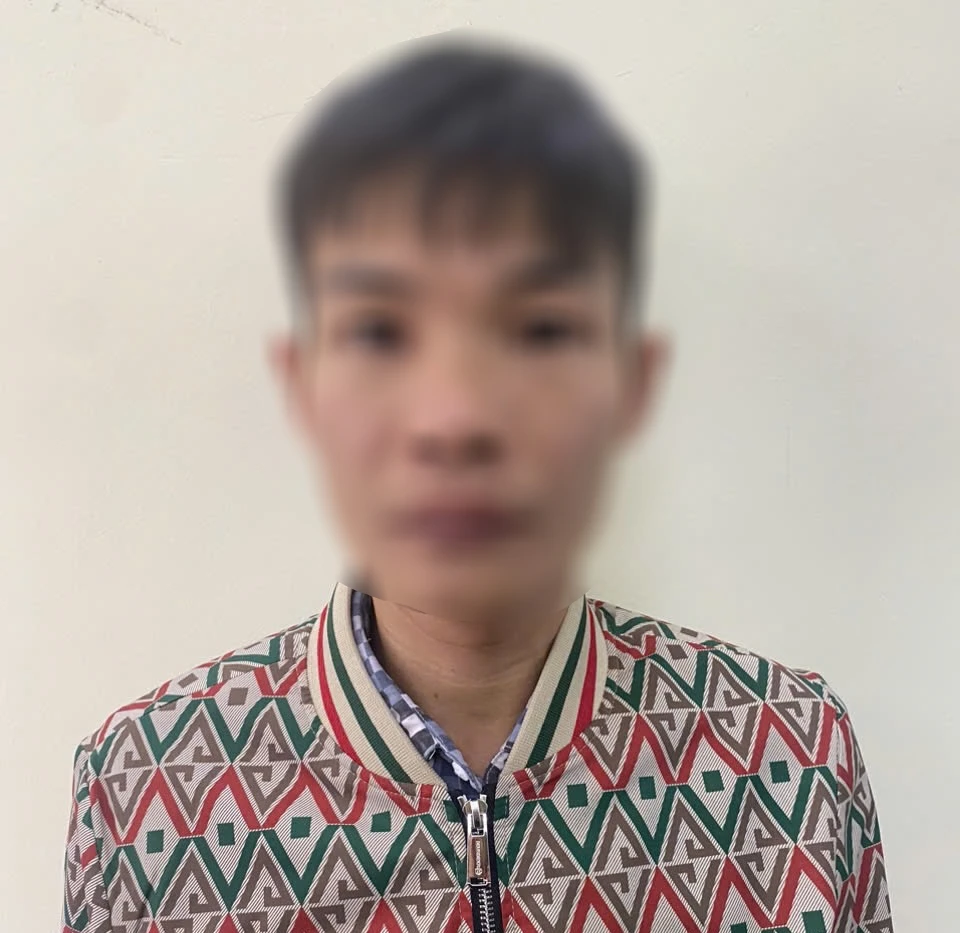 Tài xế bị bắt vì tàng trữ ma túy. Ảnh: CACC img-5279-7828-blur.jpg