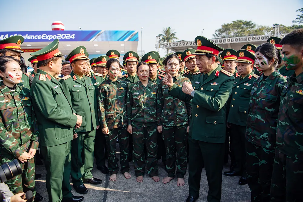 Anh5-Anh huan luyen Trien lam QPVN 9.jpg