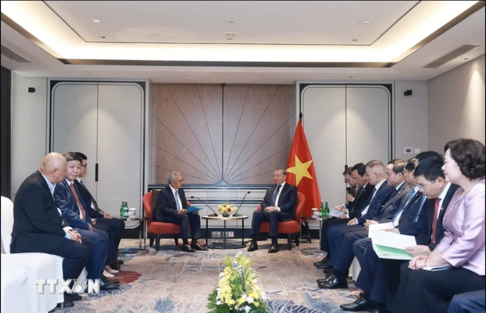 Tổng Bí thư Tô Lâm tiếp ông Budiarsa Sastrawinata, Giám đốc điều hành Tập đoàn Ciputra của Indonesia. Ảnh: TTXVN tbt1.png
