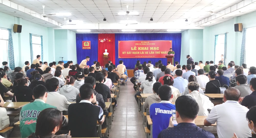137 thí sinh tham gia kỳ sát hạch đầu tiên. Ảnh: XUÂN QUỲNH DSC09252.JPG