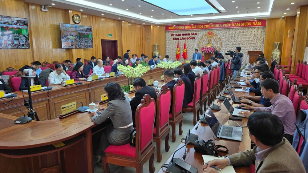 Quang cảnh hội nghị kinh tế - xã hội tỉnh Lâm Đồng ea05d98b3a6b8835d17a.jpg
