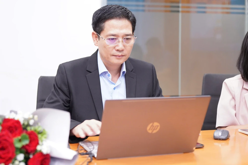 TS DƯƠNG TUẤN TÙNG, Phó trưởng Khoa Đào tạo Quốc tế, Trường Đại học Sư phạm Kỹ thuật TPHCM TS DƯƠNG TUẤN TÙNG, Phó trưởng Khoa Đào tạo Quốc tế, Trường Đại học Sư phạm Kỹ thuật TPHCM-01.jpg