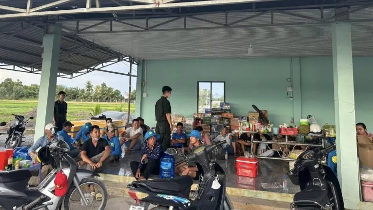 Lực lượng chức năng bắt quả tang các đối tượng đánh bạc