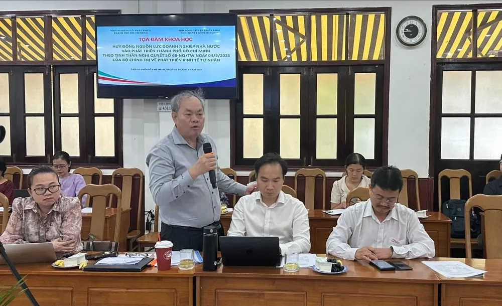 Doanh nghiệp đang phát biểu tại buổi tọa đàm. Ảnh: THANH HIỀN kt tư nhân-h2.jpg