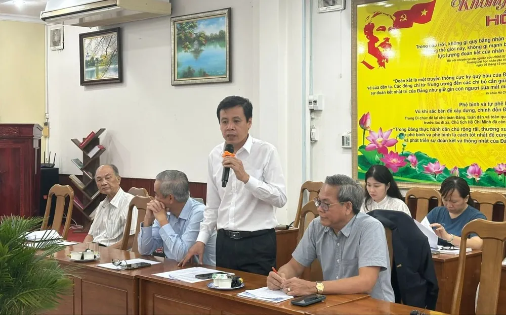 Chuyên gia trình bày tham luận tại buổi tọa đàm. Ảnh: THANH HIỀN kt tư nhan-h3.jpg