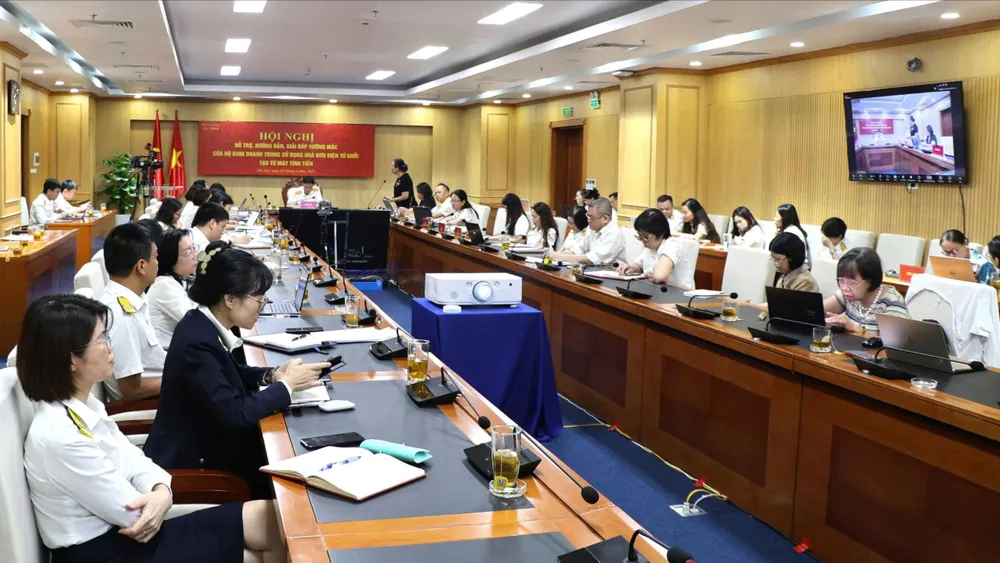 Quang cảnh hội nghị “Hỗ trợ, hướng dẫn, giải đáp vướng mắc của hộ kinh doanh trong việc sử dụng hóa đơn điện tử khởi tạo từ máy tính tiền” z6673779185643_6a8f833a506498453f76d80ee0a32842.jpg