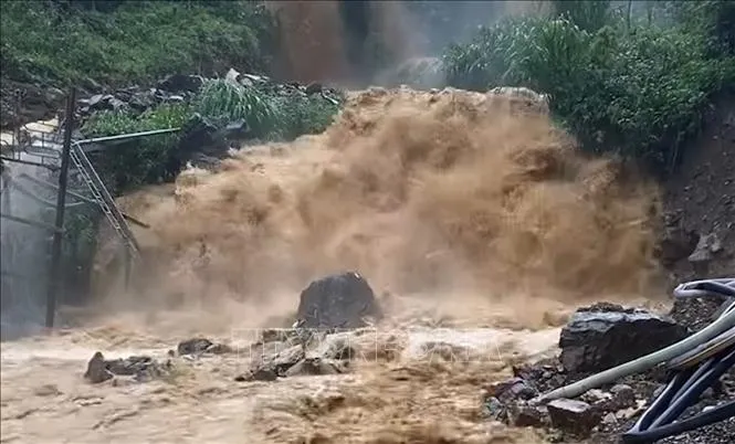 Cảnh báo lũ quét, sạt lở đất do mưa lớn ở 15 tỉnh Bắc Bộ ngày 10-6. Ảnh: TTXVN lu-quet.jpg