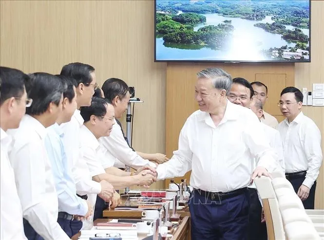 Tổng Bí thư Tô Lâm và các đại biểu. Ảnh: TTXVN tbt-1006.jpg