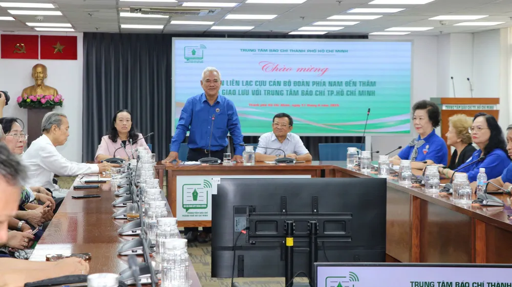 Tiến sĩ Lê Hồng Liêm bày tỏ niềm vui, xúc động khi đến thăm Trung tâm Báo chí TPHCM 6658696bc63871662829.jpg