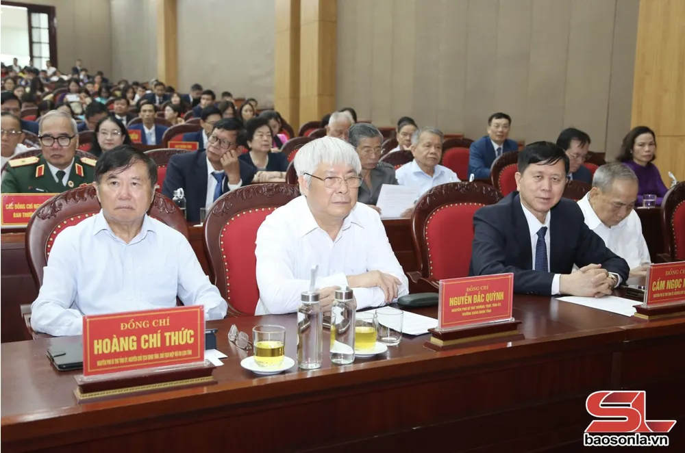 Các đồng chí nguyên lãnh đạo tỉnh dự Lễ công bố SonLa03.png