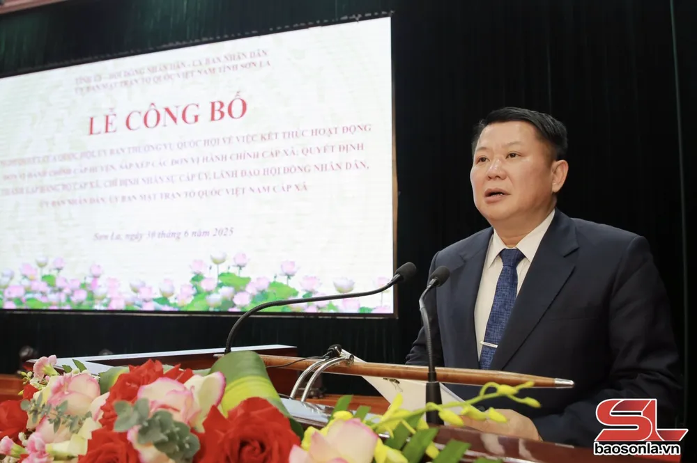 Đồng chí Lò Minh Hùng, Phó Bí thư Thường trực Tỉnh ủy, công bố Nghị quyết số 1681/NQ-UBTVQH15 của Ủy ban Thường vụ Quốc hội Sonla05.png