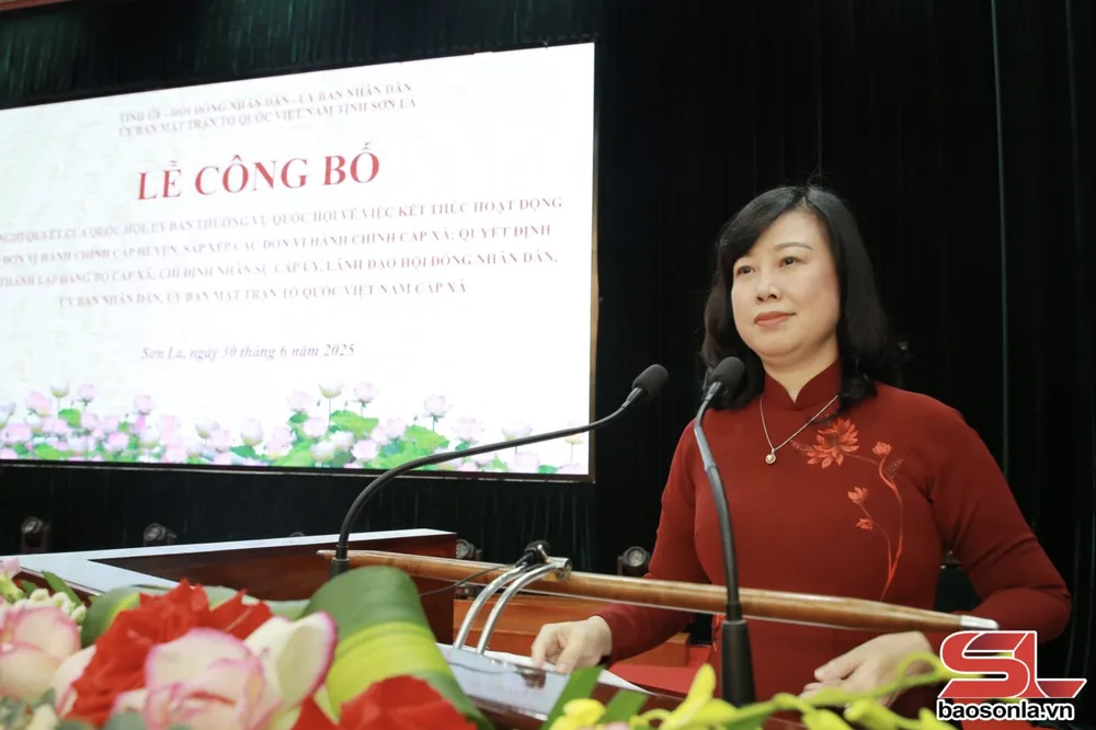 Đồng chí Đào Hồng Lan, Ủy viên Ban Chấp hành Trung ương Đảng, Bộ trưởng Bộ Y tế, phát biểu chỉ đạo tại Lễ công bố SonLa07.png