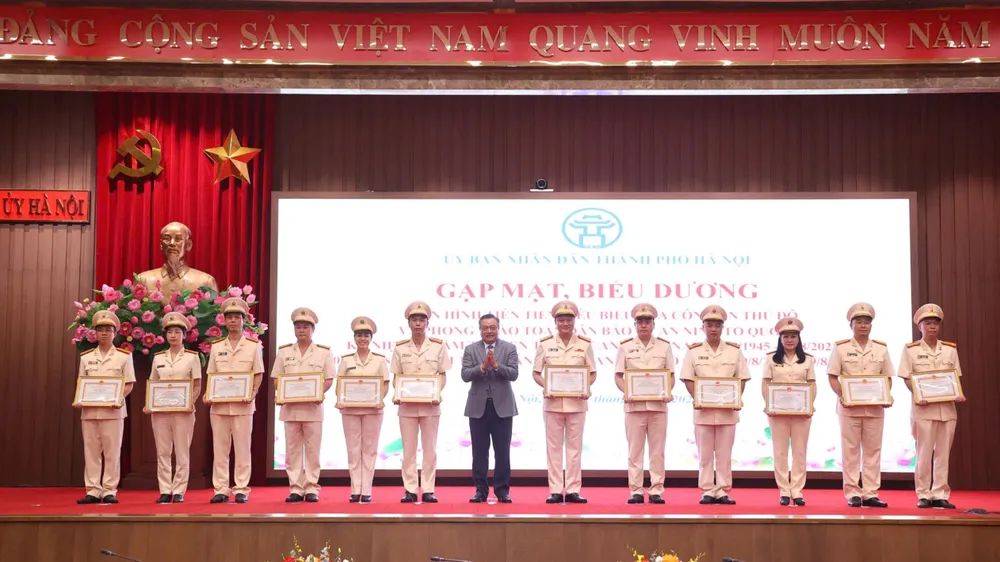 Biểu dương điển hình tiên tiến tiêu biểu của Công an Thủ đô