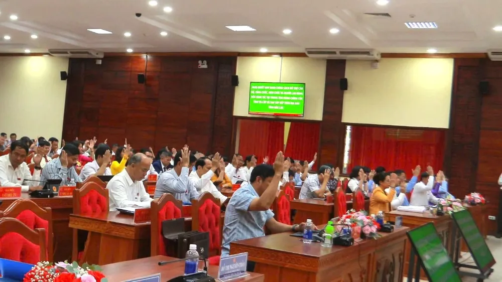 Quang cảnh kỳ họp chuyên đề lần thứ Nhất z6809630866995_c20675fa71bab656001478408c4e5dc9.jpg