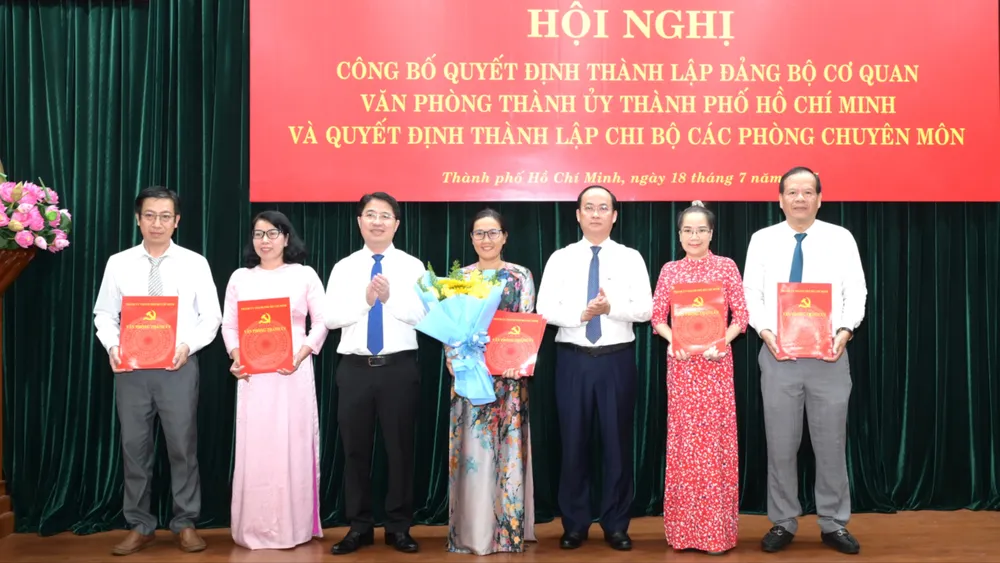 Chi bộ Phòng Hành chính - Lưu trữ. Ảnh: VĂN MINH DSC_3877.jpeg