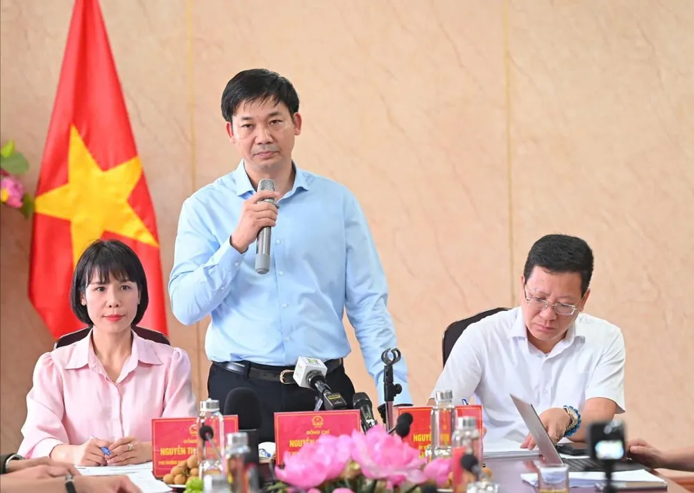 Ông Nguyễn Văn Công, Phó Chủ tịch UBND tỉnh Quảng Ninh chủ trì họp báo 8.jpg