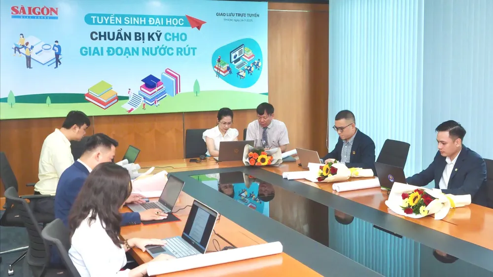 Quang cảnh buổi giao lưu. Ảnh: HOÀNG HÙNG 10858e5f7036f968a027.jpg