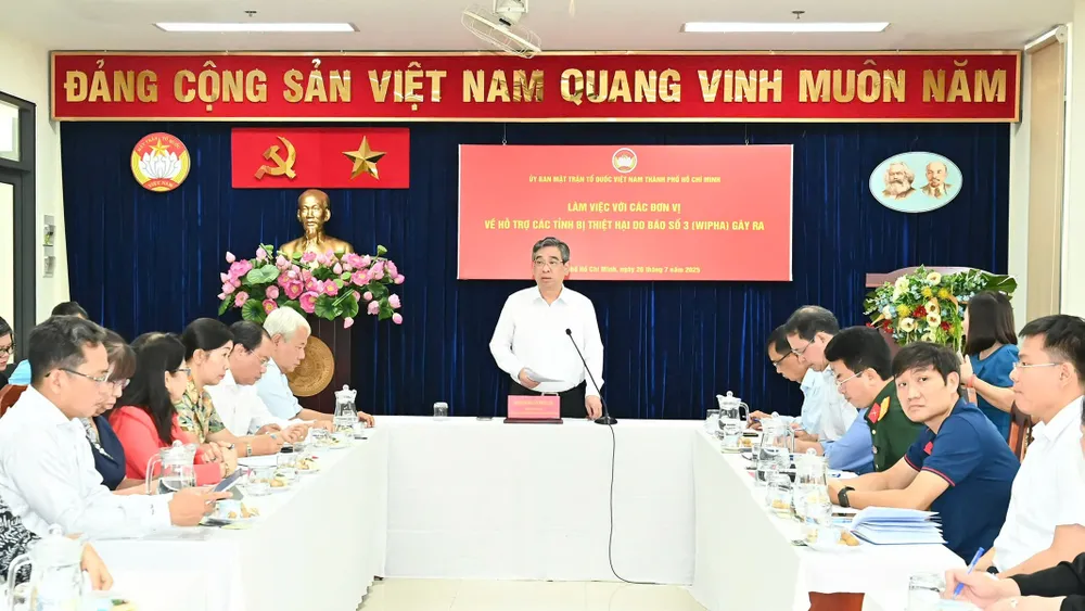 Đồng chí Nguyễn Phước Lộc phát biểu kết luận buổi làm việc. Ảnh: VIỆT DŨNG loc2.jpg