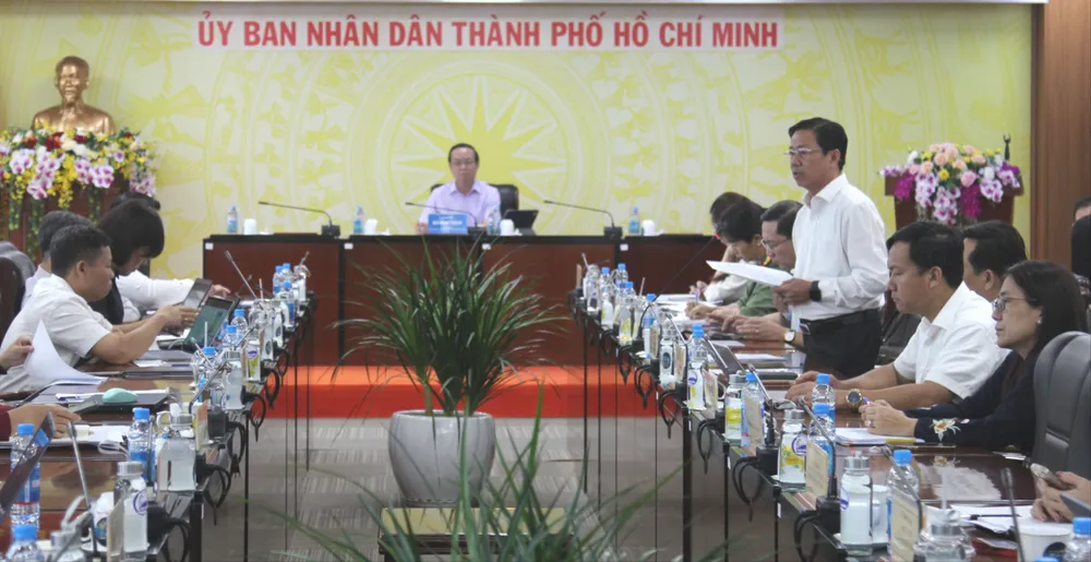 Lãnh đạo Sở GD-ĐT TPHCM báo cáo tại buổi làm việc. Ảnh: XUÂN TRUNG IMG_1384.JPG