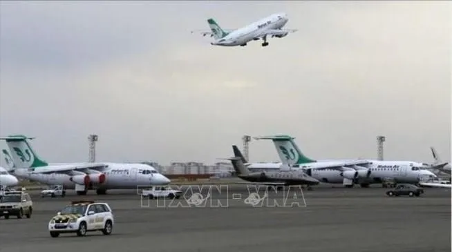 Các máy bay tại sân bay ở Iran. Ảnh: IRNA/TTXVN maybay.jpg