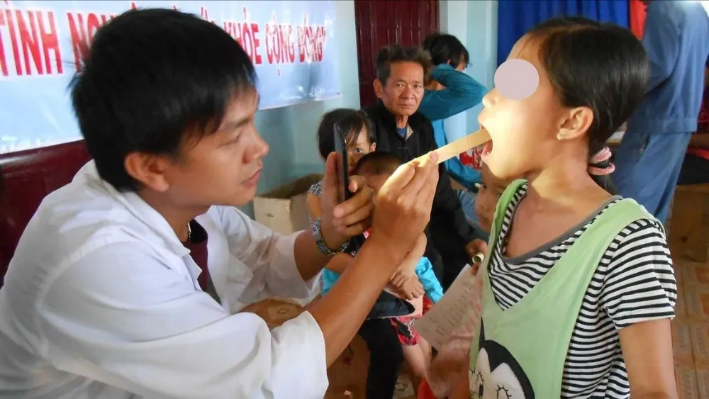 Bác sĩ tỉnh Đồng Nai khám bệnh miễn phí cho người dân ở xã biên giới Bù Gia Mập Y bác sĩ tỉnh Đồng Nai khám bệnh cho người dân xã Bù Gia Mập.jpg