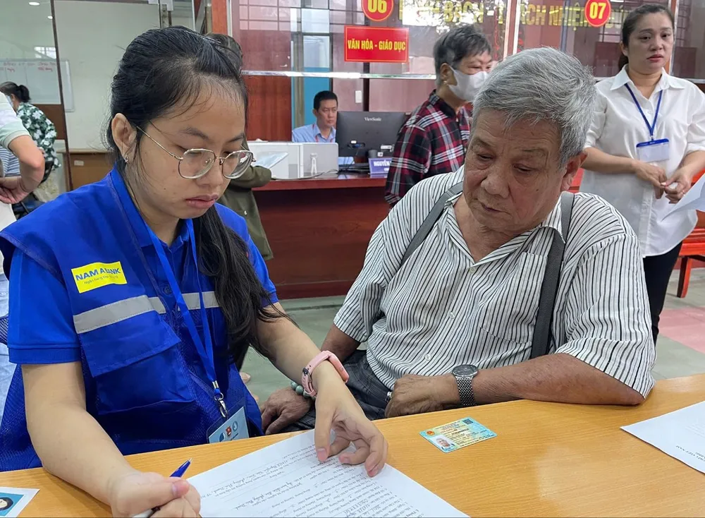 Các bạn trẻ tham dự loạt talkshow tương tác A Symphony of 45-05-25 tại Bảo tàng Biệt động Sài Gòn - Gia Định I3a.jpg