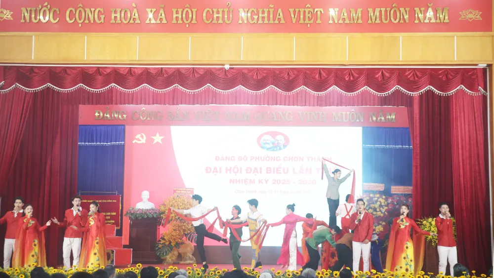 Một tiết mục văn nghệ tại đại hội 2-535-2708-rt.JPG