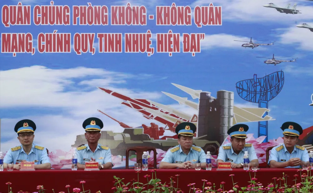 Cán bộ các đơn vị tham dự lễ khai mạc diễn tập _MG_1740.JPG