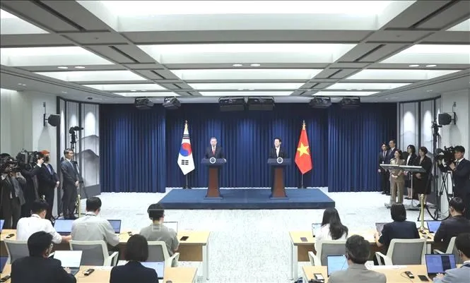 Tổng Bí thư Tô Lâm và Tổng thống Hàn Quốc Lee Jae Myung gặp gỡ báo chí. Ảnh: TTXVN ToLam-01.jpg