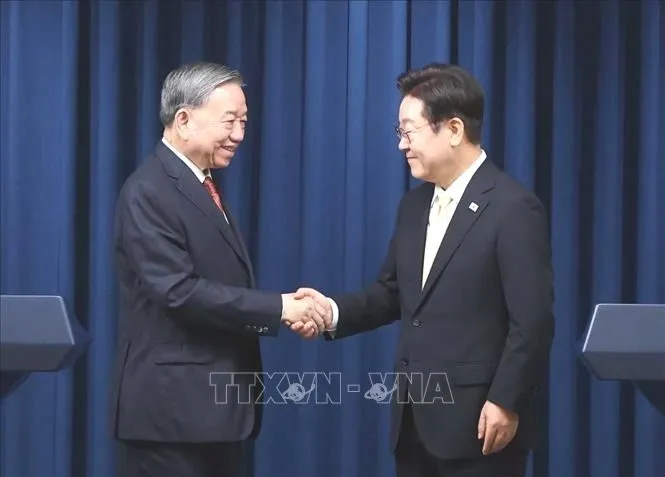 Tổng Bí thư Tô Lâm và Tổng thống Hàn Quốc Lee Jae Myung tại buổi gặp gỡ báo chí. Ảnh: TTXVN Tolam-2.jpg