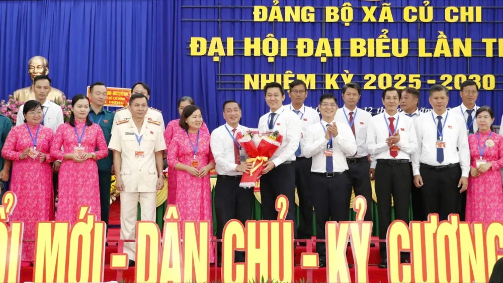 Đồng chí Phạm Thành Kiên chúc mừng Ban Chấp hành Đảng bộ xã Củ Chi nhiệm kỳ 2025-2030 z6898506934875_5447739c8aa6c34a5de33ee3e9783748.jpg