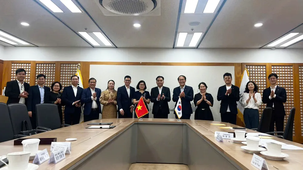 Đoàn lãnh đạo TPHCM và TP Busan chụp hình lưu niệm tại Tòa thị chính Busan busan-1609.JPG