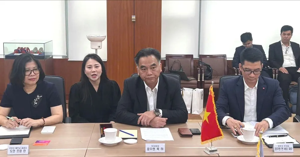 Phó Chủ tịch UBND TPHCM Nguyễn Lộc Hà hội đàm với Phó Thị trưởng TP Busan (Hàn Quốc) Lee Jun-seung z6905893535668_a94a8d6ec569ada6638703f707aecdaf.jpg