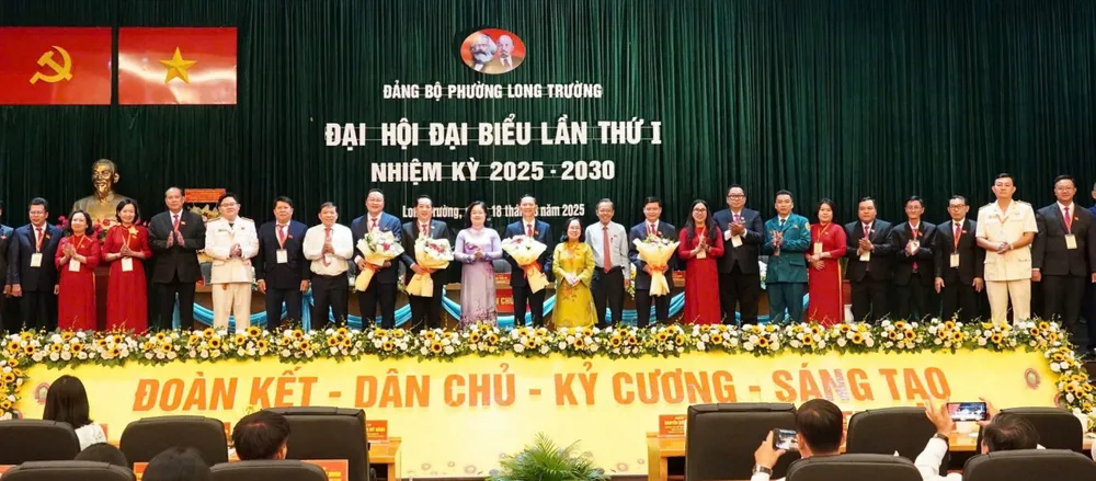 Ban Chấp hành Đảng bộ phường Long Trường nhiệm kỳ 2025-2030 đã ra mắt đại hội 18-8. Long Trường 4.jpg