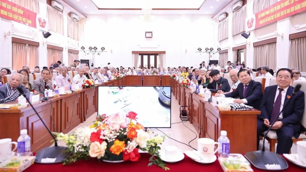 Bộ GD-ĐT tổ chức chương trình “Gặp mặt đại diện nhà giáo được điều động làm công tác giáo dục tại miền Nam trong thời kỳ kháng chiến chống Mỹ cứu nước” 3.jpg