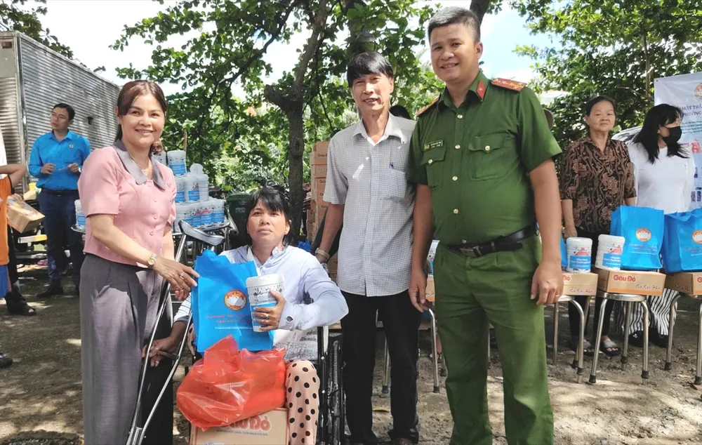 Phường Vĩnh Hội (TPHCM) tổ chức điểm bán hàng lưu động giá ưu đãi, chăm lo người dân Y3c.jpg